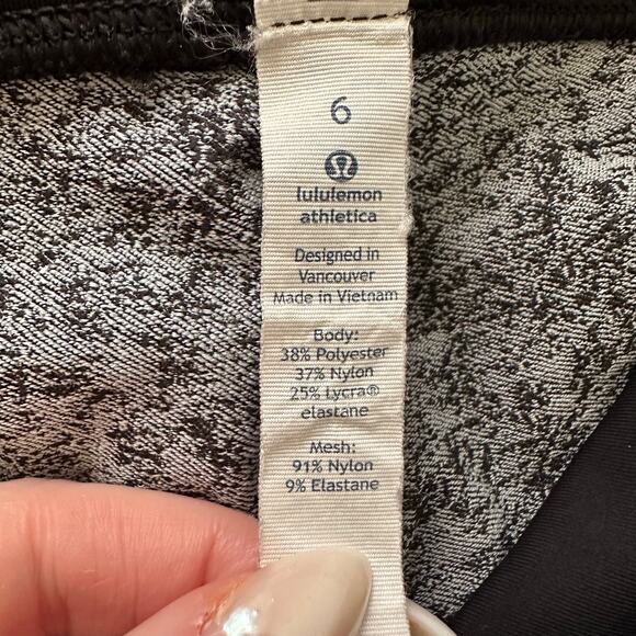Lululemon black & white pattern mesh panel leggings size 6 - Picture 7 of 12